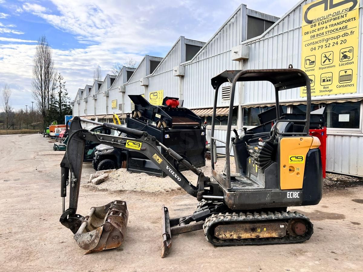2015 Volvo EC18C mini excavator, side view 2015 Volvo EC18C mini excavator, side view