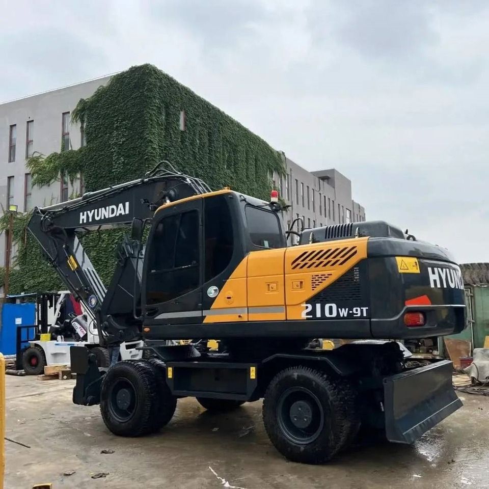 Escavatore su ruote Hyundai R210W-9 del 2023