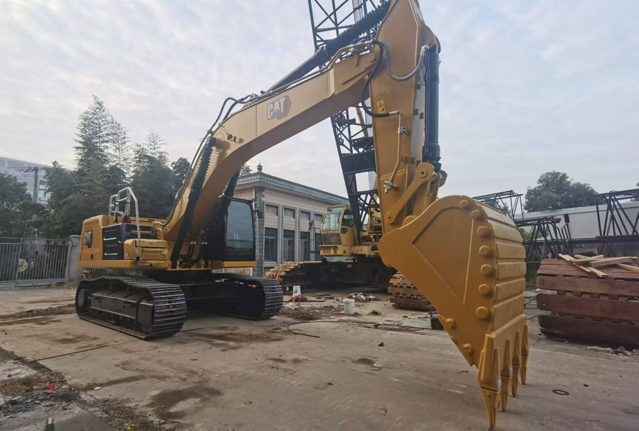 2022 Caterpillar 336GC crawler excavator, side view 2022 Caterpillar 336GC crawler excavator, side view