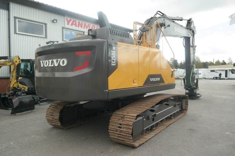 2015 Volvo EC250EL crawler excavator, rear three-quarter view