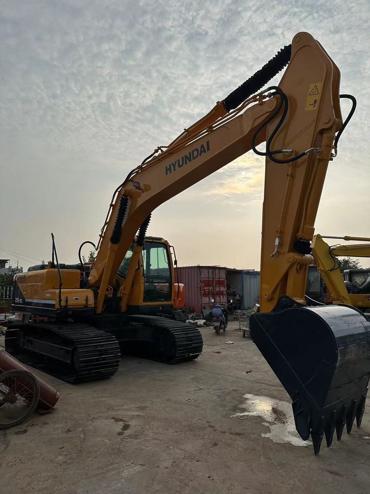 2023 Hyundai 215-9C crawler excavator, side profile view 2023 Hyundai 215-9C crawler excavator, side profile view