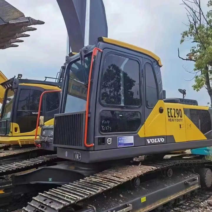 2016 Volvo EC290 crawler excavator, side view of cab 2016 Volvo EC290 crawler excavator, side view of cab