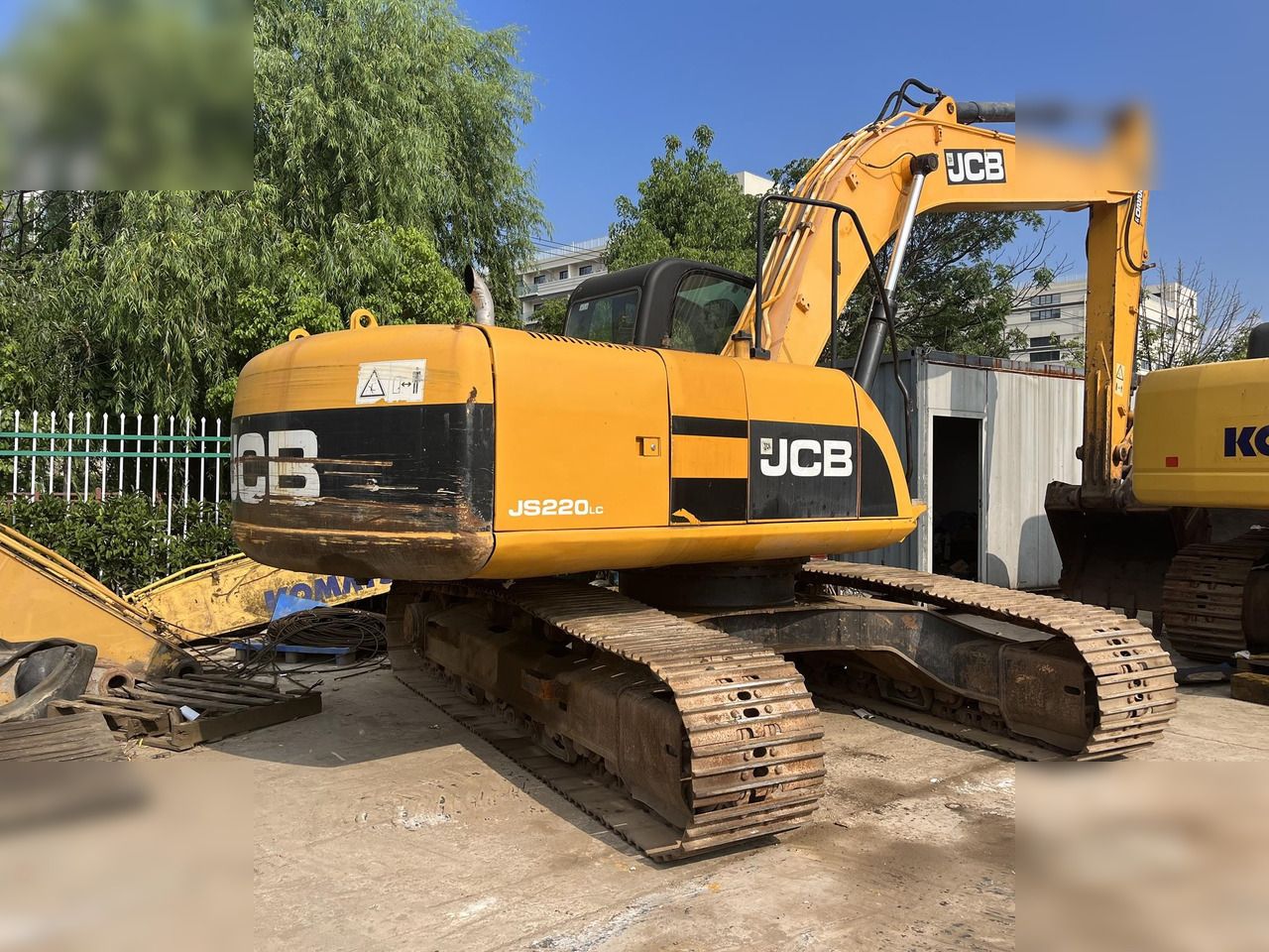 2020 JCB JS220LC crawler excavator, rear three-quarter view 2020 JCB JS220LC crawler excavator, rear three-quarter view