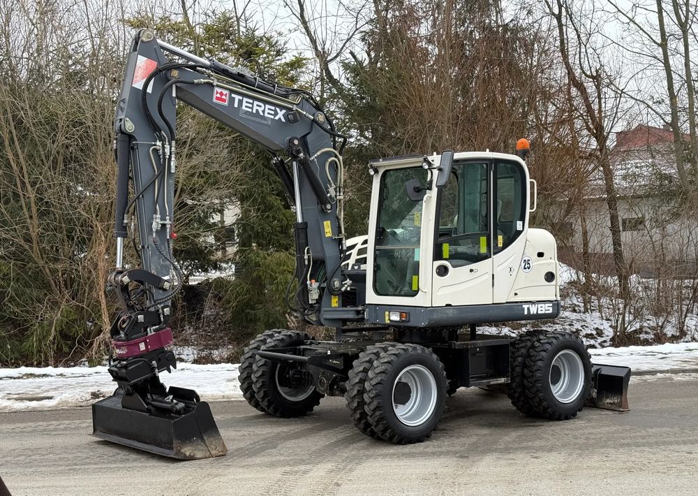 2013 Terex TW85 wheel excavator, side view 2013 Terex TW85 wheel excavator, side view