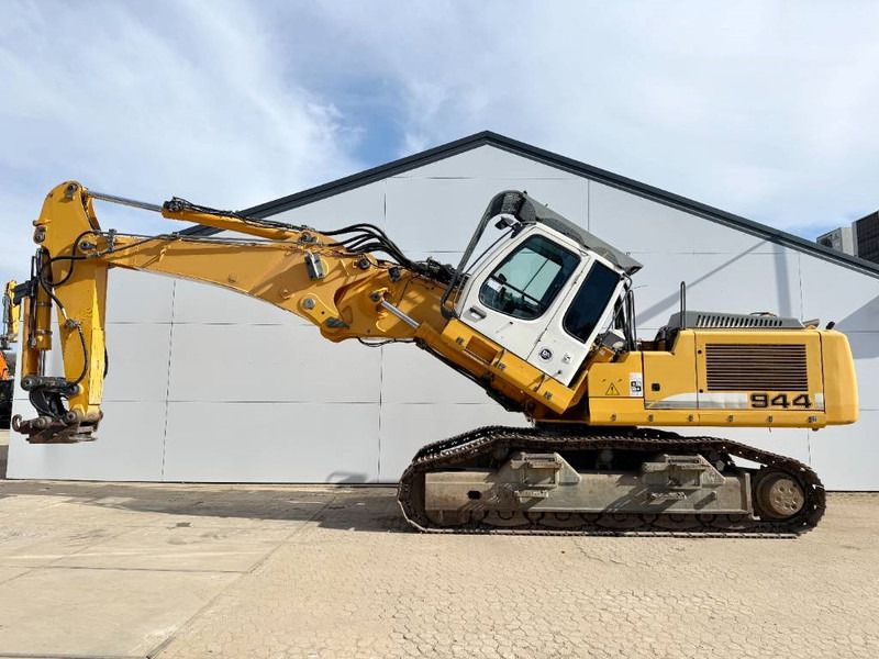 2012 Liebherr R944C UHD crawler excavator, side profile view 2012 Liebherr R944C UHD crawler excavator, side profile view