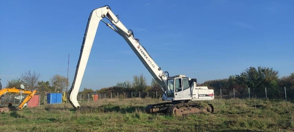 2004 Atlas 1804 LC material handler, side profile view 2004 Atlas 1804 LC material handler, side profile view