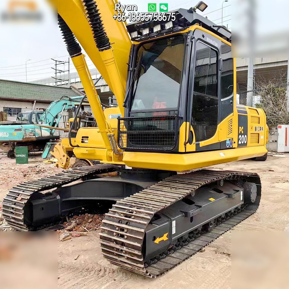2022 Komatsu PC200-8 Raupenbagger, Front-Dreiviertelansicht 2022 Komatsu PC200-8 Raupenbagger, Front-Dreiviertelansicht