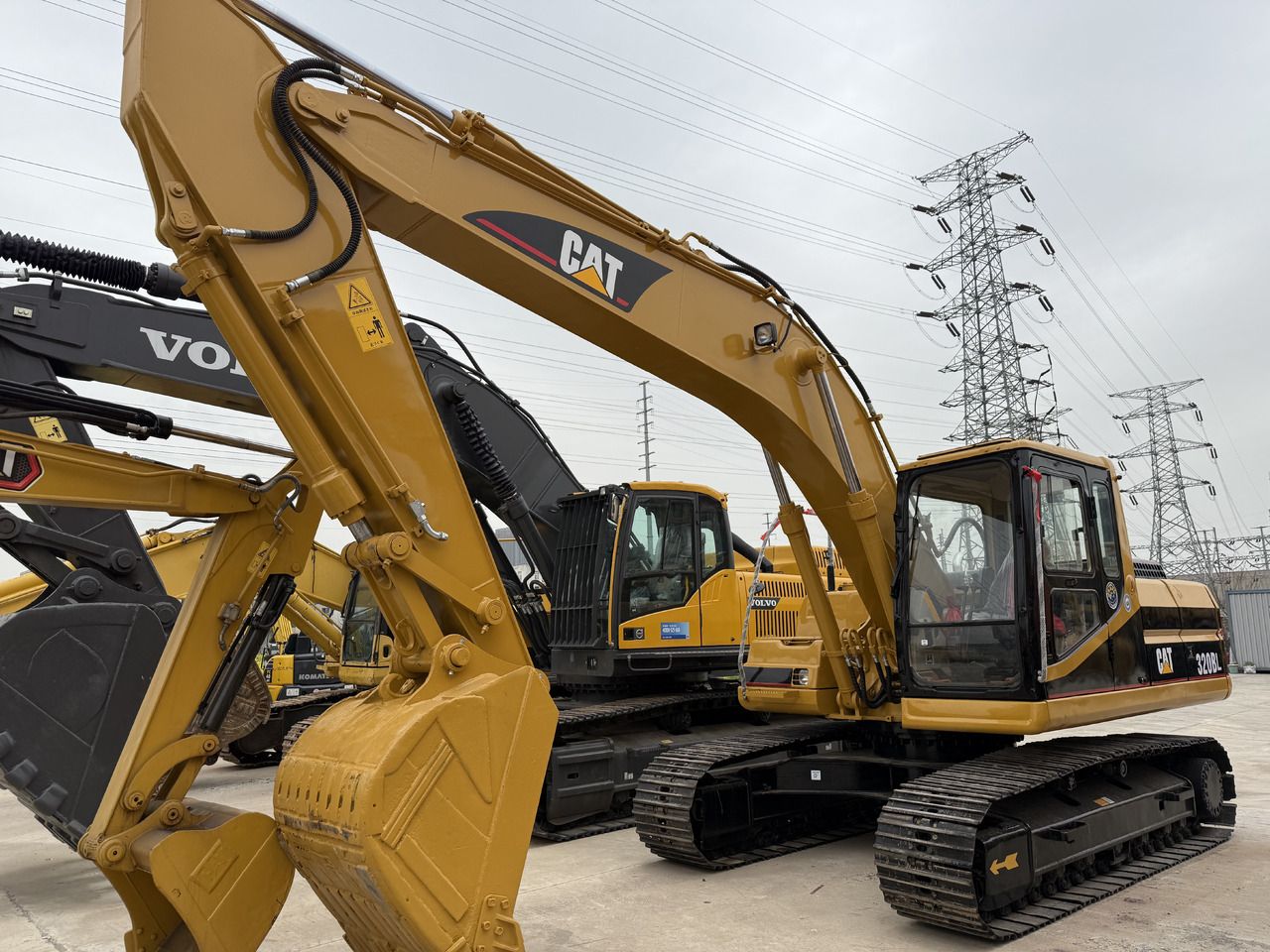 2022 Caterpillar 320BL crawler excavator side view 2022 Caterpillar 320BL crawler excavator side view
