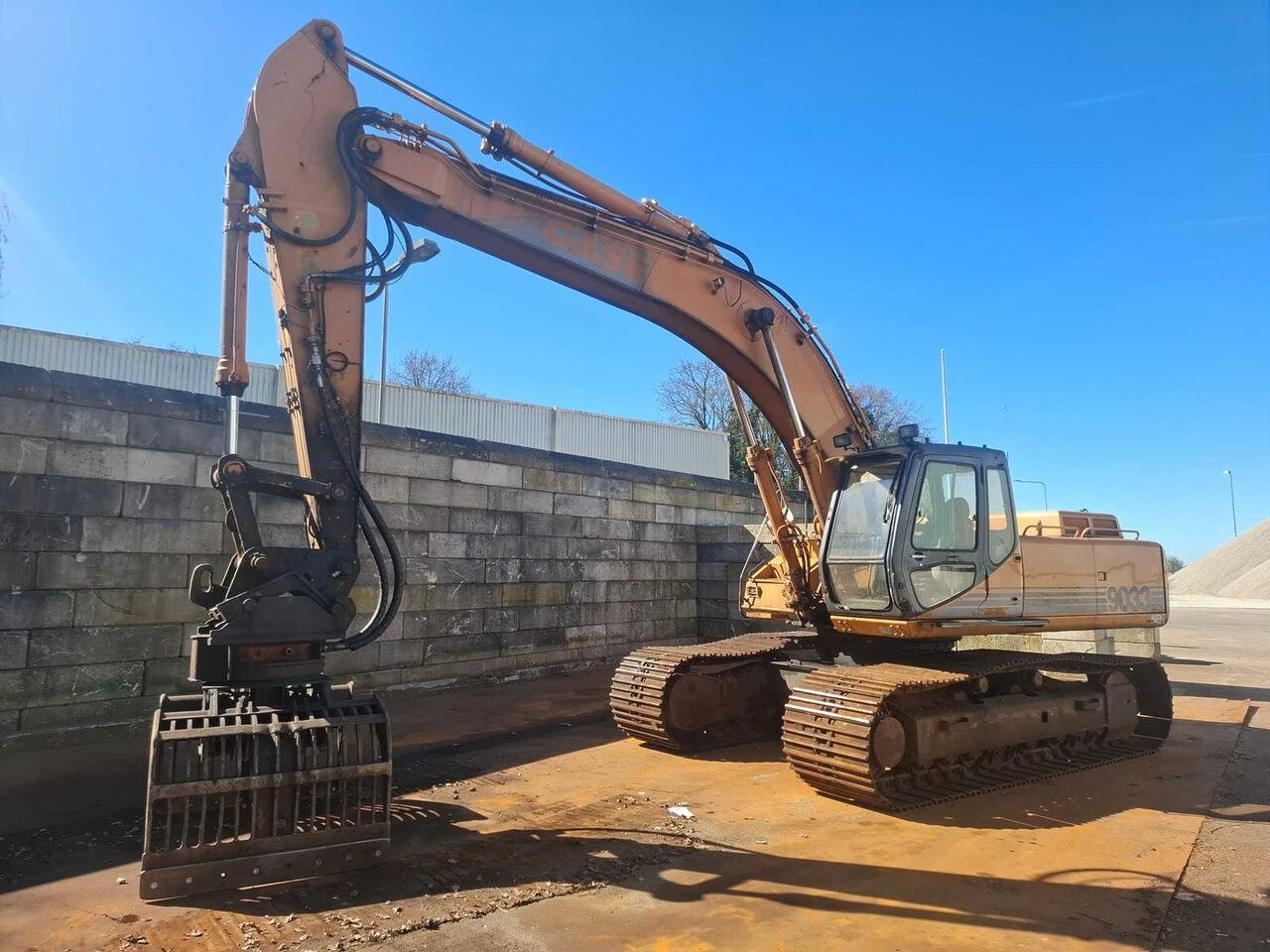 CASE 9033 crawler excavator, side profile view CASE 9033 crawler excavator, side profile view