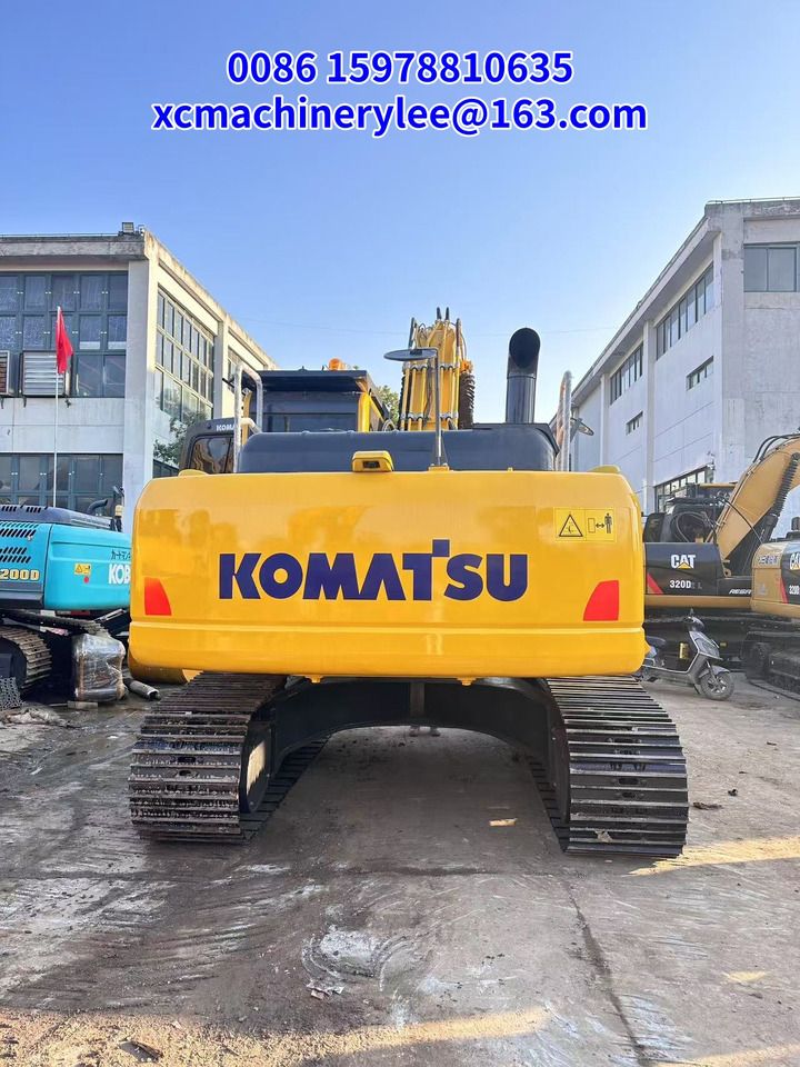 2023 Komatsu PC220 crawler excavator rear view 2023 Komatsu PC220 crawler excavator rear view