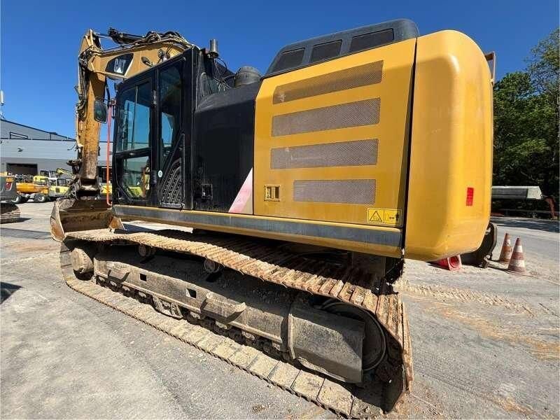 2013 Caterpillar 329EL crawler excavator, rear three-quarter view 2013 Caterpillar 329EL crawler excavator, rear three-quarter view