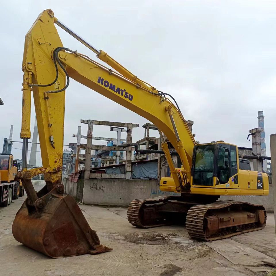 2016 Komatsu PC400-8 crawler excavator side view 2016 Komatsu PC400-8 crawler excavator side view