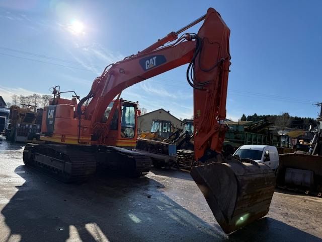 2016 Caterpillar 335FLCR crawler excavator, side view 2016 Caterpillar 335FLCR crawler excavator, side view