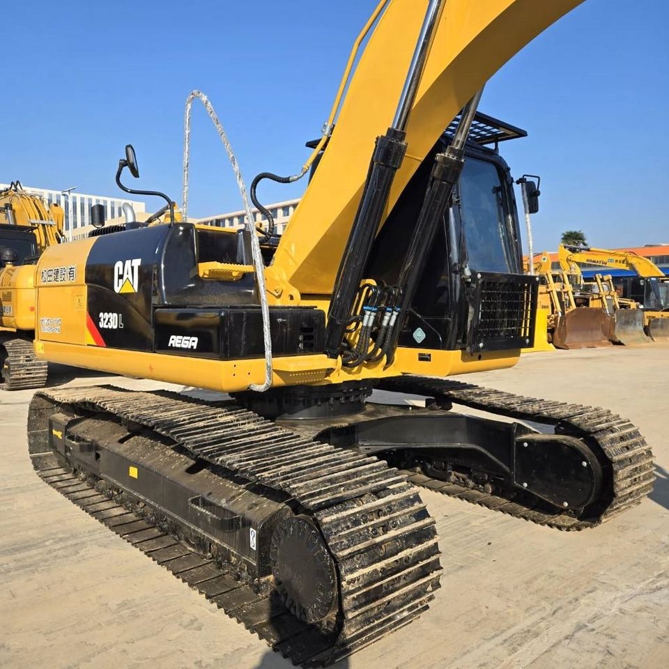 2023 Caterpillar 323DL excavator side view 2023 Caterpillar 323DL excavator side view