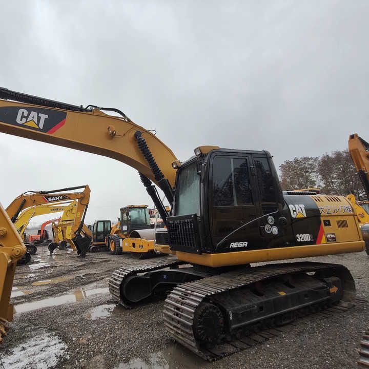 2016 Caterpillar 320D2 rupsgraafmachine, zijaanzicht 2016 Caterpillar 320D2 rupsgraafmachine, zijaanzicht