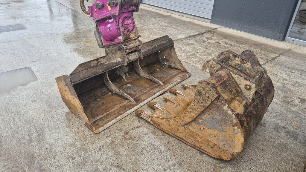 2012 Takeuchi TB1140 excavator attachments