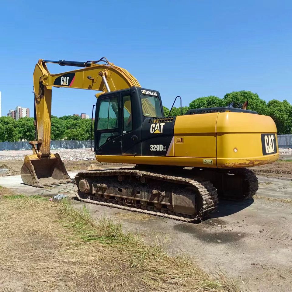 2016 Caterpillar 329D2 crawler excavator, side view 2016 Caterpillar 329D2 crawler excavator, side view