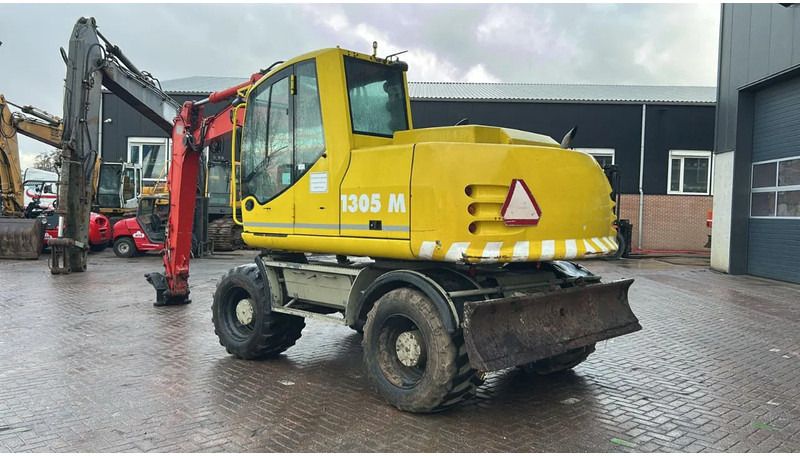 2004 Atlas 1305 M wheel excavator, rear three-quarter view 2004 Atlas 1305 M wheel excavator, rear three-quarter view