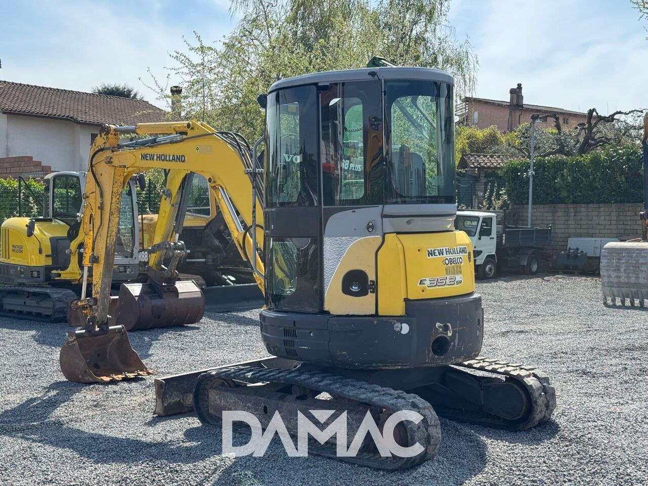 2006 New Holland E352SR mini excavator, three-quarter view 2006 New Holland E352SR mini excavator, three-quarter view