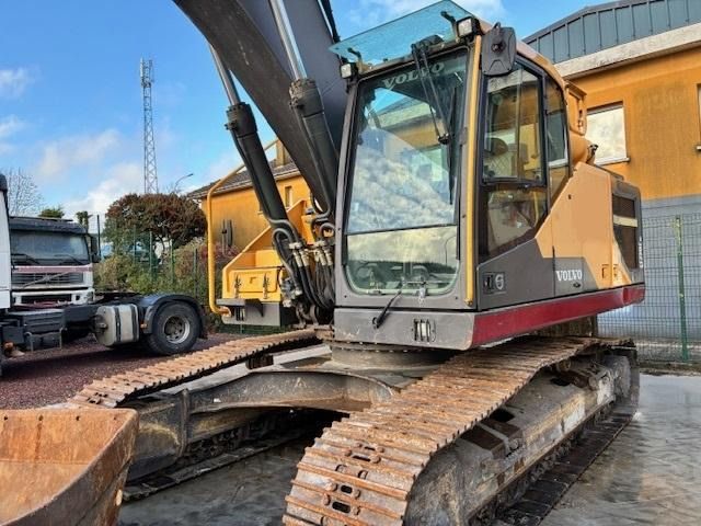 2015 Volvo EC250ENL crawler excavator, front three-quarter view