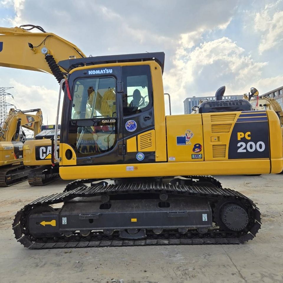 2022 Komatsu PC200-8 Raupenbagger Seitenansicht 2022 Komatsu PC200-8 Raupenbagger Seitenansicht