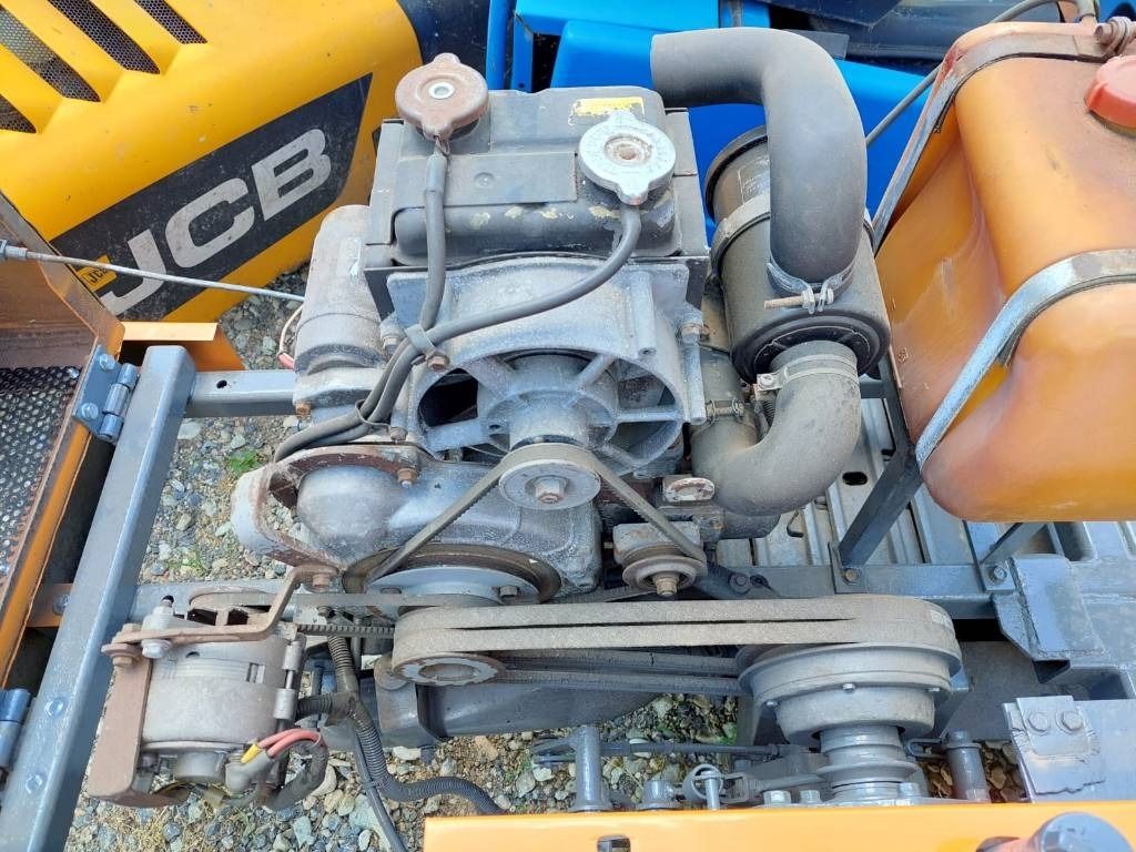 1998 Kubota RG-15 mini excavator engine compartment view 1998 Kubota RG-15 mini excavator engine compartment view