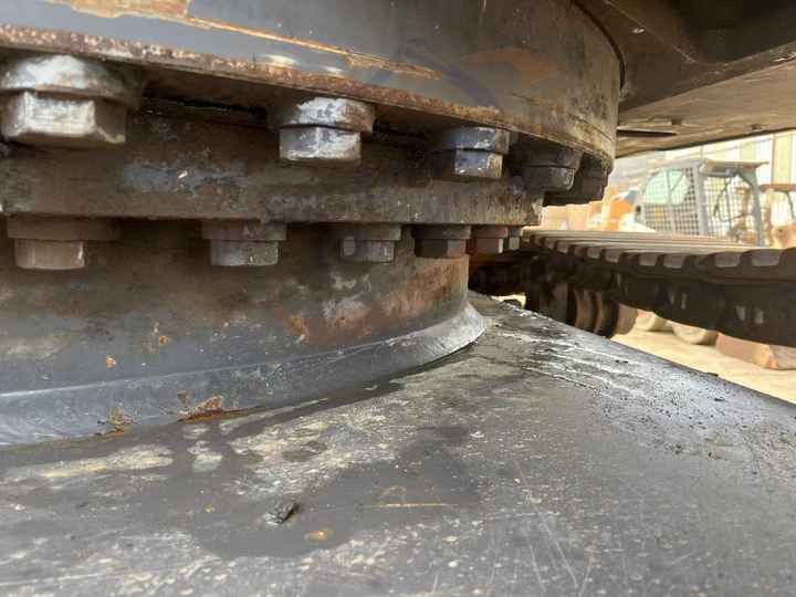 2018 Volvo EC480DL crawler excavator swing bearing detail