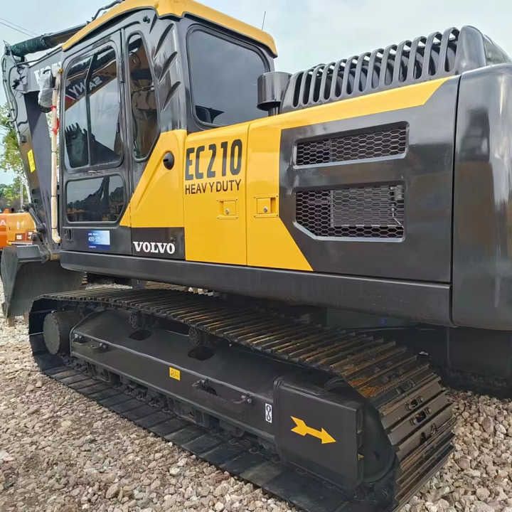 2022 Volvo EC210 crawler excavator side view 2022 Volvo EC210 crawler excavator side view