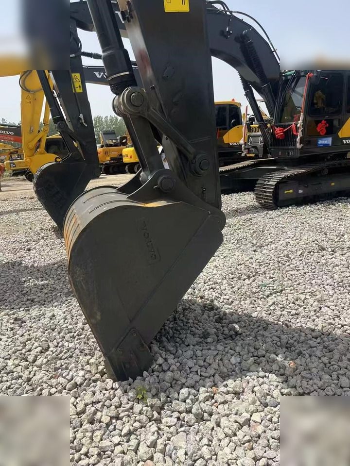 2021 Volvo EC240 crawler excavator bucket view 2021 Volvo EC240 crawler excavator bucket view