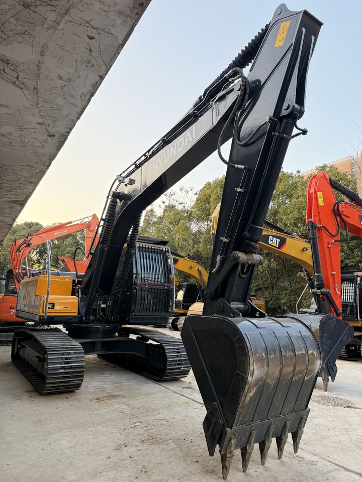 2024 Hyundai R220LC-9S crawler excavator, front three-quarter view
