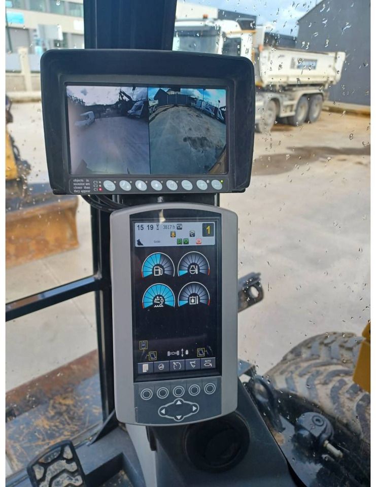 2018 Caterpillar M315F wheel excavator interior cab display