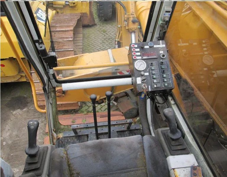 1994 JCB JS450 crawler excavator interior view
