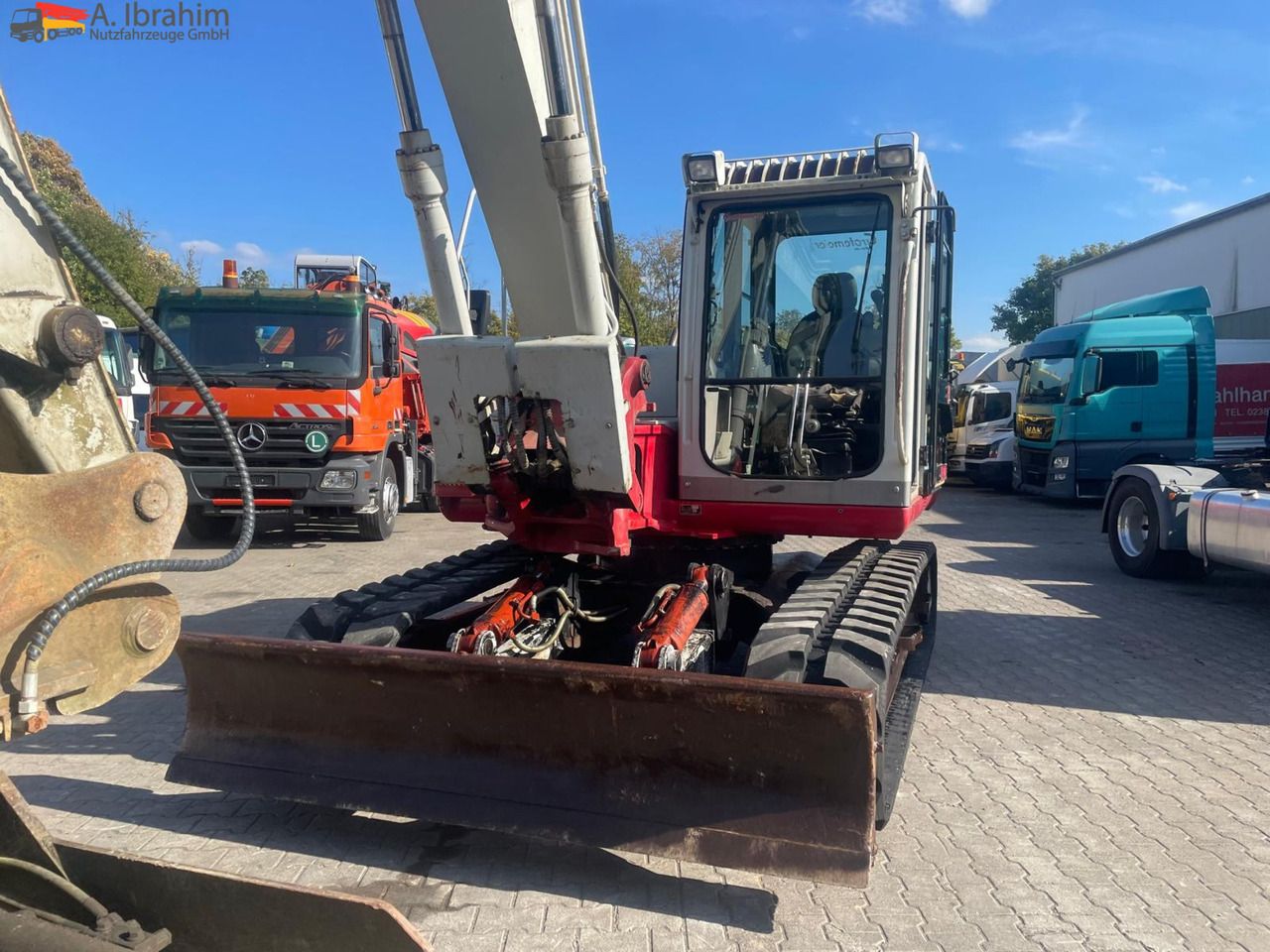 2006 Takeuchi TB1140 crawler excavator front view 2006 Takeuchi TB1140 crawler excavator front view