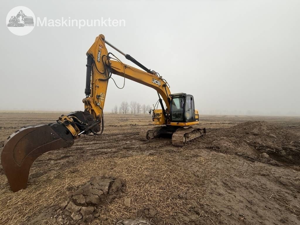 2012 JCB JZ235LC crawler excavator, side view