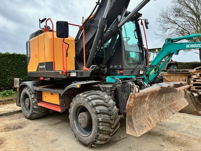 2016 Volvo EWR150E wheel excavator, front three-quarter view