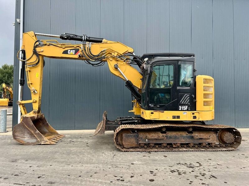 2017 Caterpillar 315FLCR crawler excavator side view 2017 Caterpillar 315FLCR crawler excavator side view
