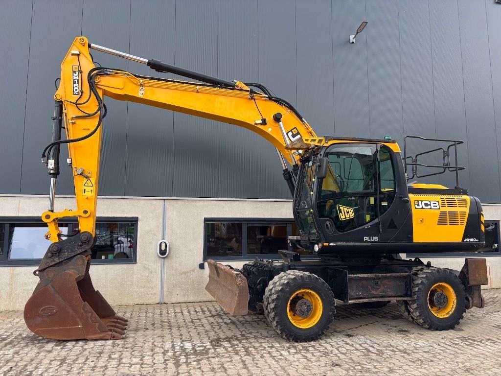 2016 JCB JS160W wheel excavator, side view 2016 JCB JS160W wheel excavator, side view
