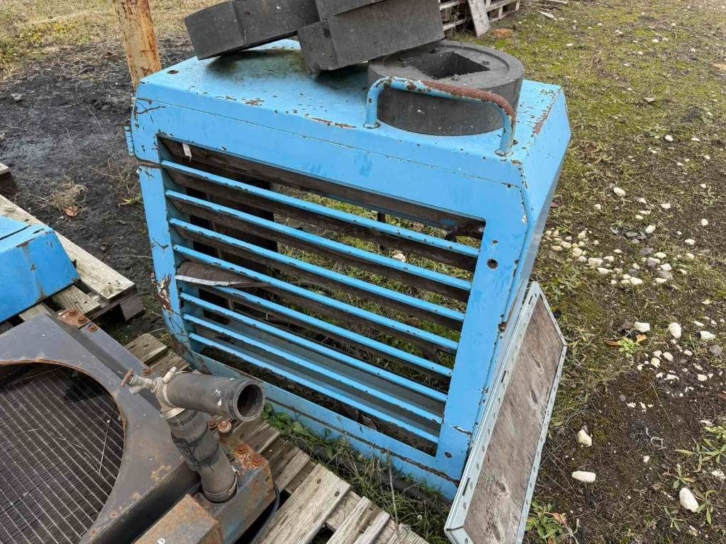 2000 Terex 340 material handler engine component view 2000 Terex 340 material handler engine component view