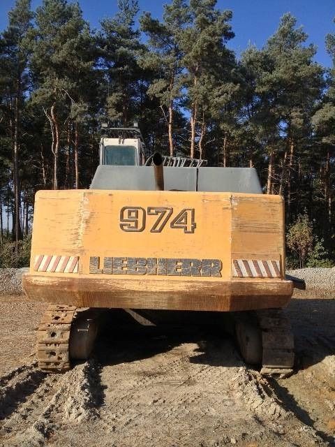 2004 Liebherr 974 crawler excavator rear view 2004 Liebherr 974 crawler excavator rear view