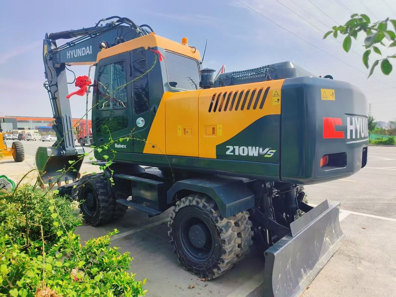 2022 Hyundai 210W-9S wheel excavator, rear three-quarter view 2022 Hyundai 210W-9S wheel excavator, rear three-quarter view