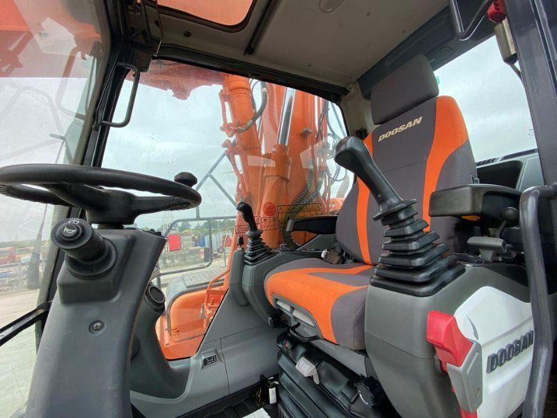 2016 Doosan DX160 wheel excavator interior view