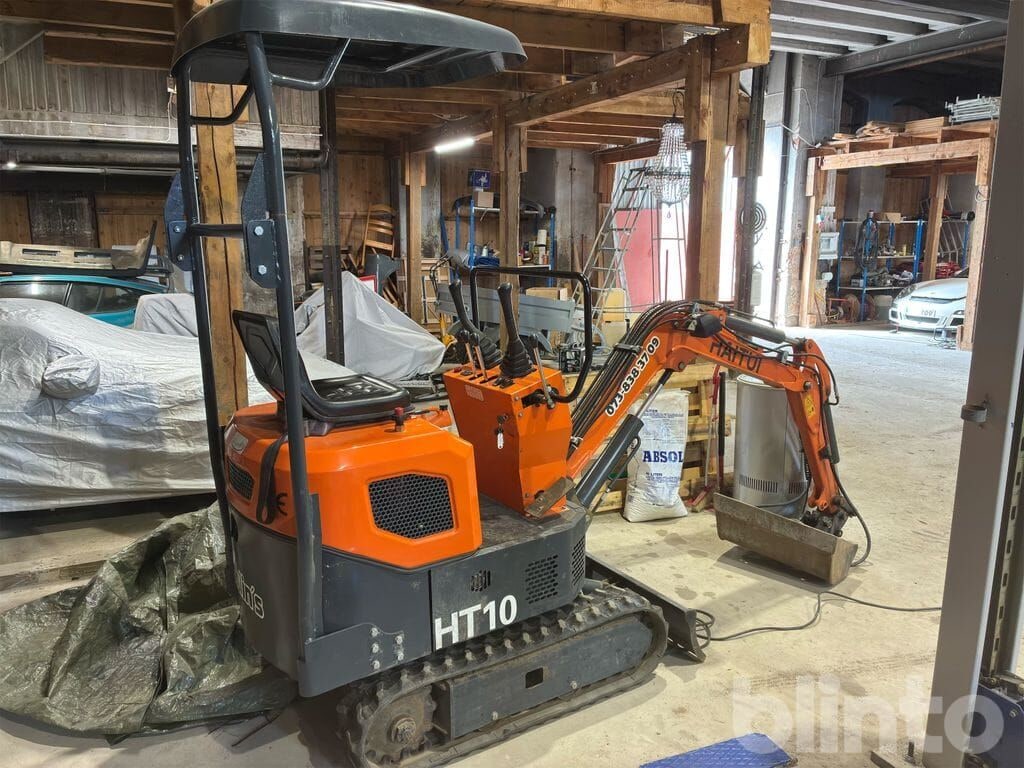 2023 Crawler HT10 mini excavator, rear three-quarter view 2023 Crawler HT10 mini excavator, rear three-quarter view