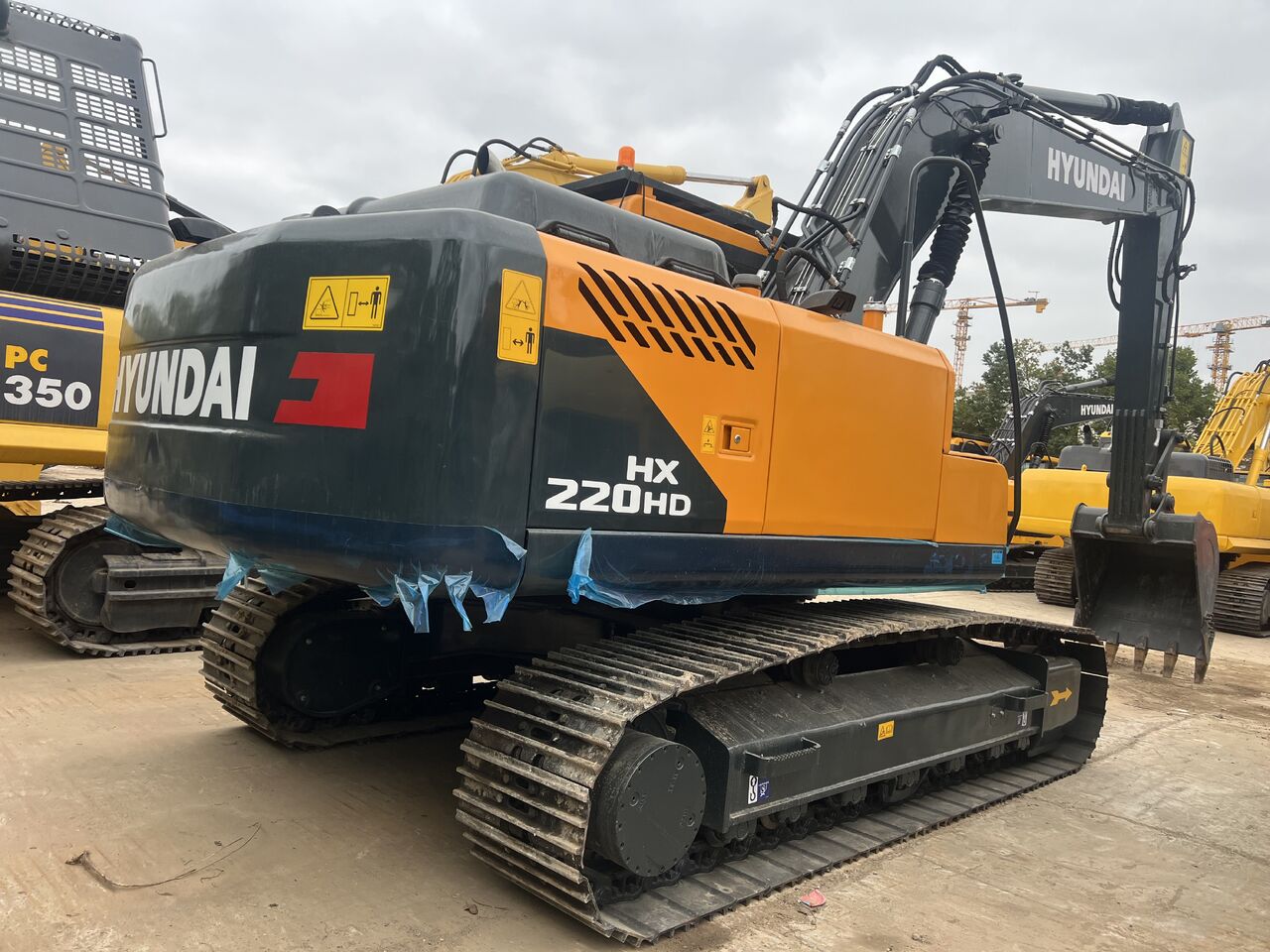 2025 Hyundai HX220HD crawler excavator rear three-quarter view 2025 Hyundai HX220HD crawler excavator rear three-quarter view