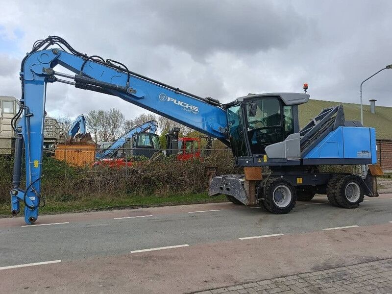 2019 Fuchs MHL331 material handler side view 2019 Fuchs MHL331 material handler side view