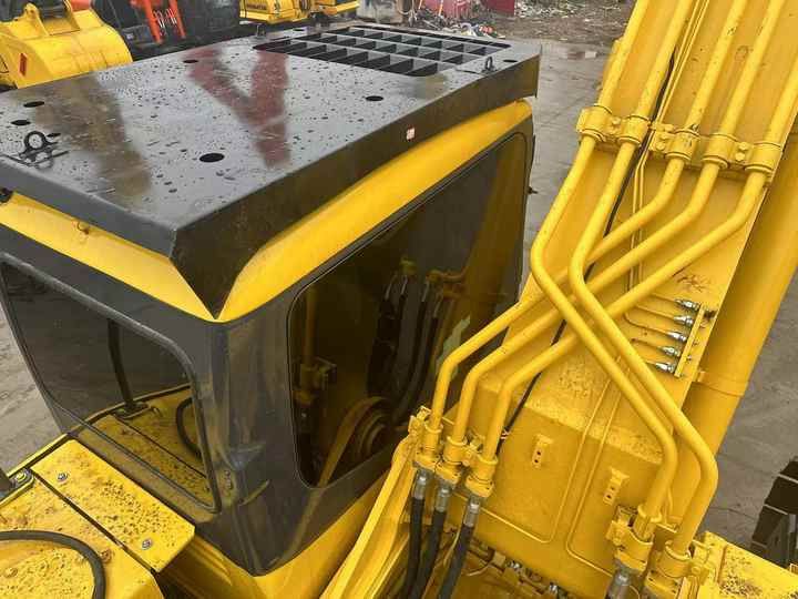 Komatsu PC450-7 Crawler Excavator, high-angle cab and boom view Komatsu PC450-7 Crawler Excavator, high-angle cab and boom view