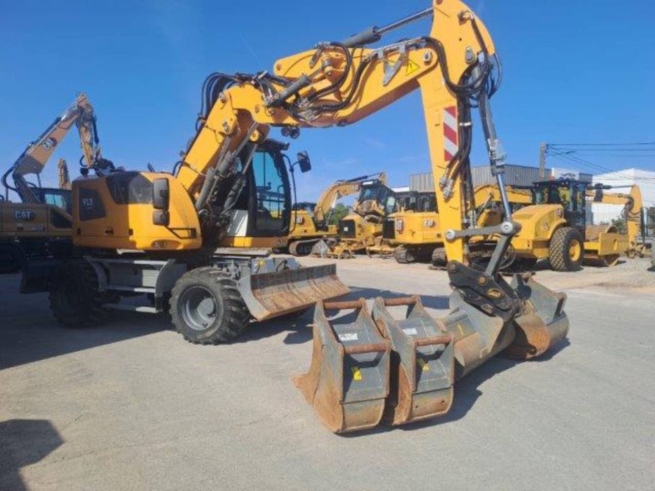 2023 Liebherr A 913 wheel excavator, side view 2023 Liebherr A 913 wheel excavator, side view