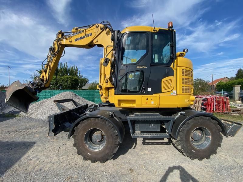 2020 Komatsu PW118MR-11 wheel excavator side view 2020 Komatsu PW118MR-11 wheel excavator side view