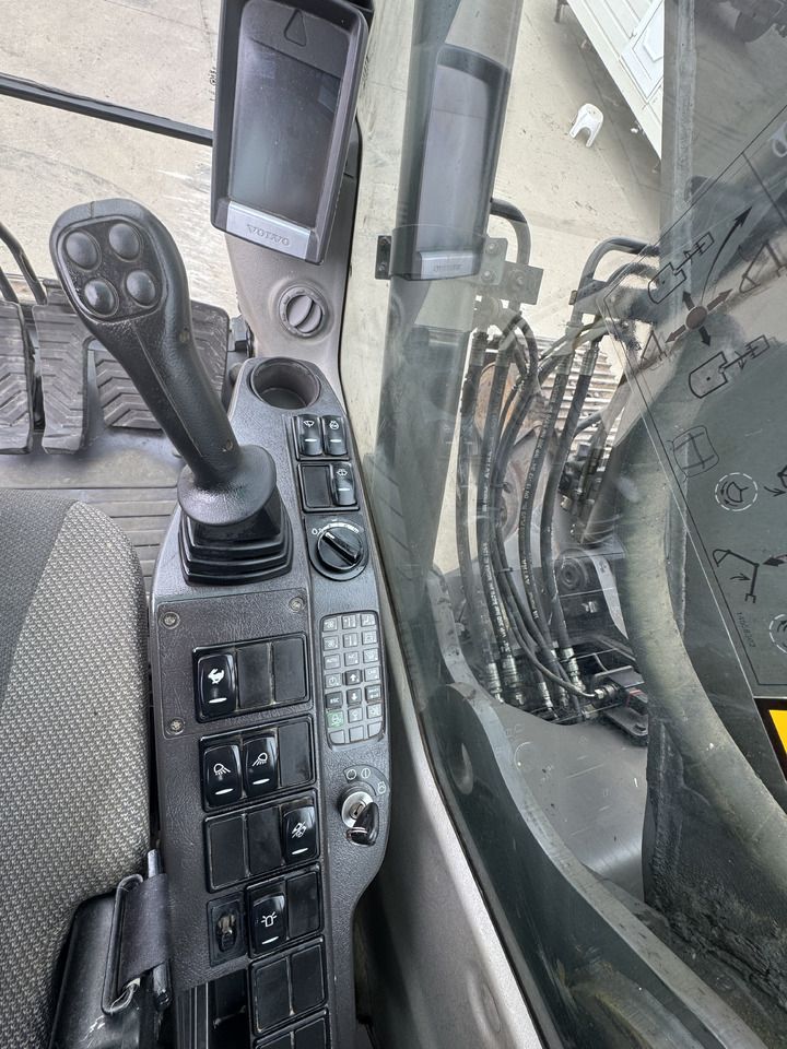 2009 Volvo EC240 CNL crawler excavator interior cab view 2009 Volvo EC240 CNL crawler excavator interior cab view