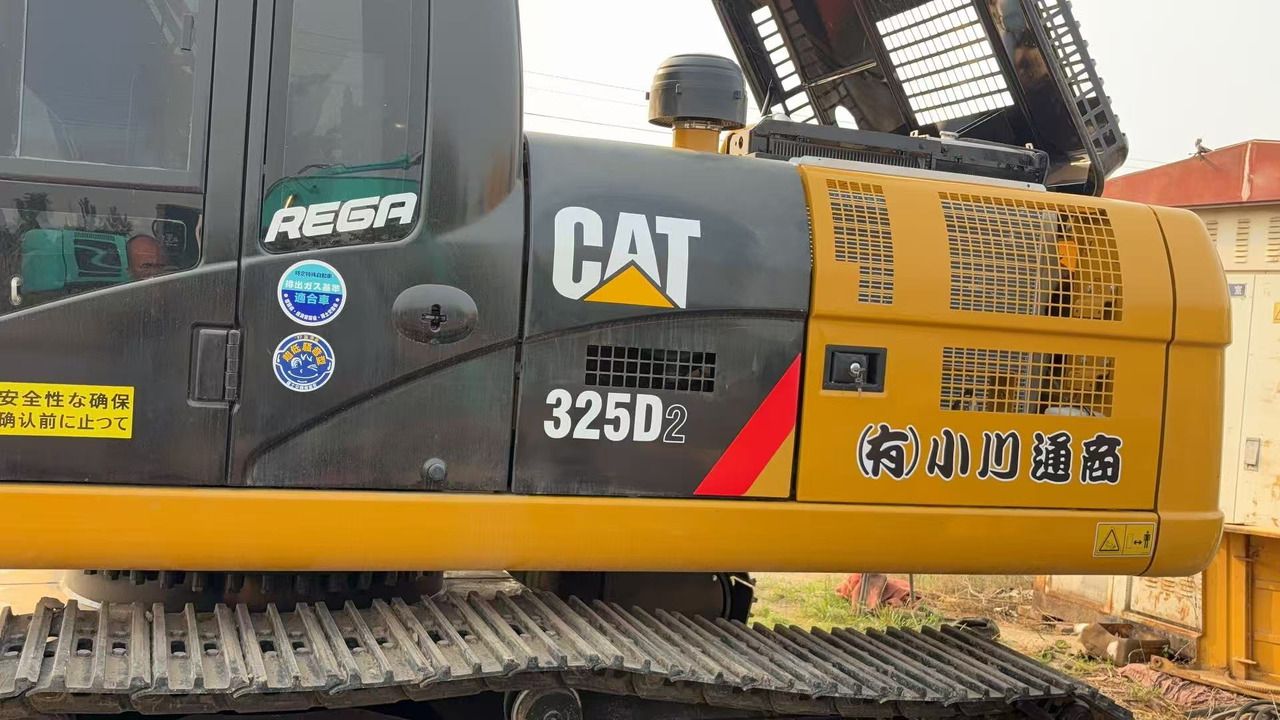 2022 Caterpillar 325D2 crawler excavator side profile view 2022 Caterpillar 325D2 crawler excavator side profile view