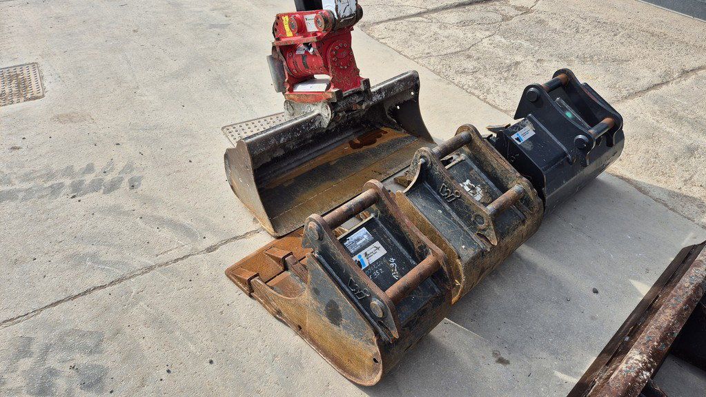 2021 Bobcat E35Z mini excavator attachments